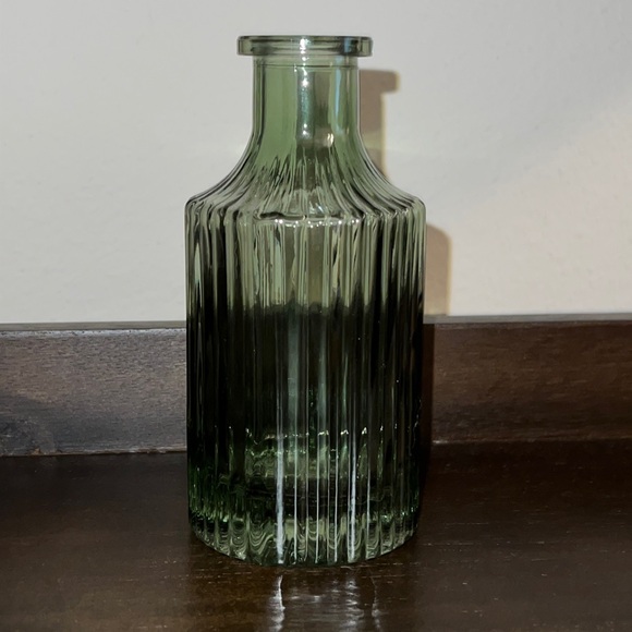 At Home - Small Green Glass Vase - Picture 1 of 2